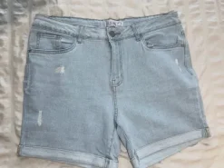 Jeans Shorts hellblau Denim destroyed kurz Hotpants Sommer