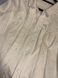 Jeansjacke in Creme