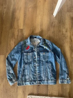 Jeansjacke mit Bestickung