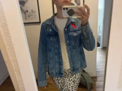 Jeansjacke mit Bestickung