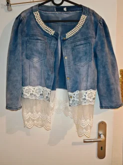 Jeansjacke mit Spitze