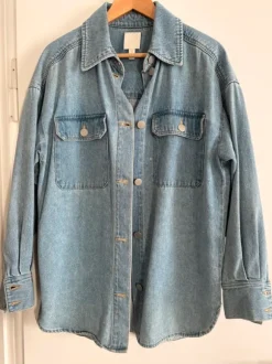 Jeansjacke oder -Hemd oversized