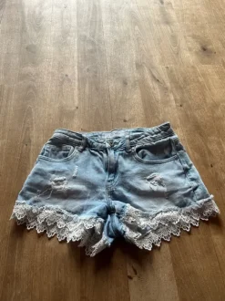 Jeansshorts Amisu Größe 34 mit Spitze