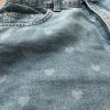 Jeansshorts mit Herzen