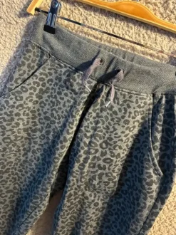 Jogginghose, Leo