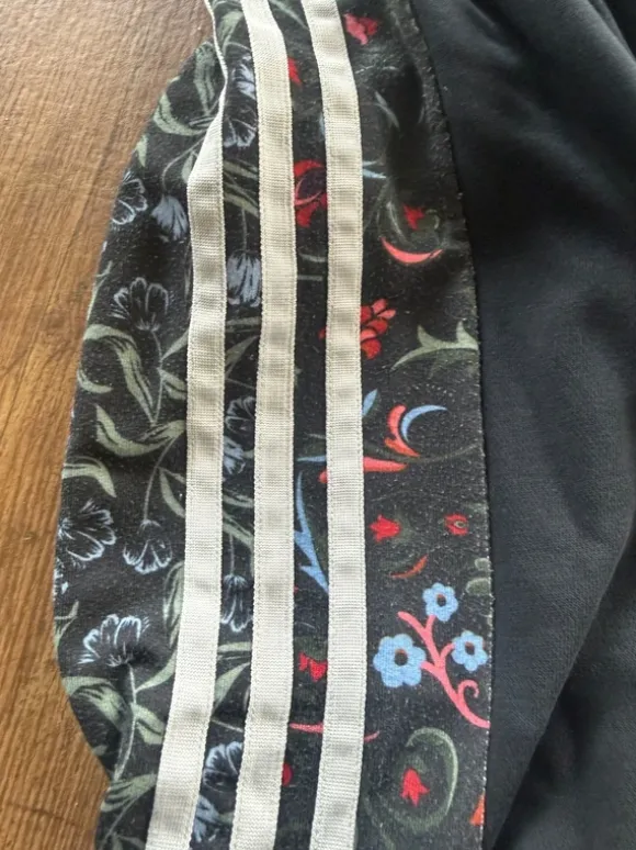 Jogginghose mit Blumenmuster von Adidas