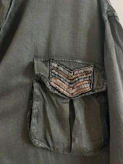 Khaki Stoff Jacke mit Taschen und Perlen luftig utility