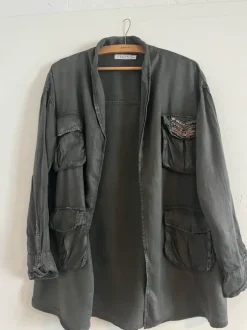 Khaki Stoff Jacke mit Taschen und Perlen luftig utility