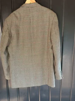 klassiek herencolbert met een pied-de-poule (houndstooth) patroon.