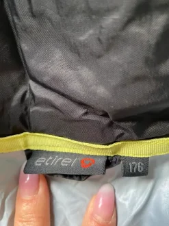 Klassische Regenjacke