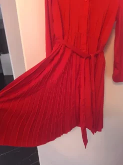 Kleid Plissee Satin 40/42 rot dünn