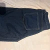 Knie lange Hose