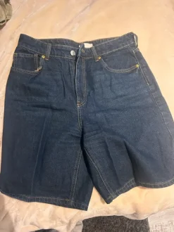 Knie lange Hose