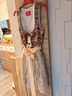 Krüger Blumendirndl
