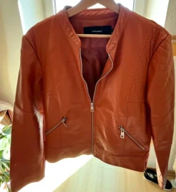 Kupferfarbene Lederjacke