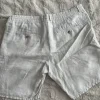 Kurze beige Leinenhose, Leinenshorts