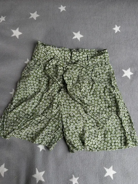 Kurze Blümchen Hose