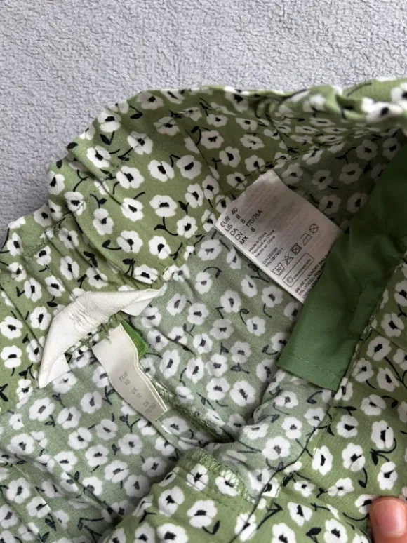 Kurze Blümchen Hose