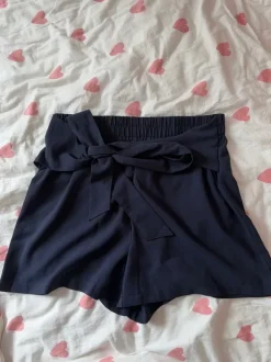 Kurze elegante Hose