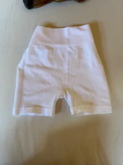 Kurze Hose weiß