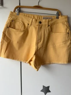 kurze Jeans