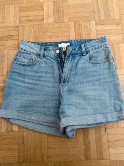 Kurze Jeansshorts