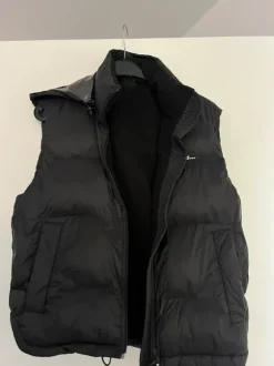 Kurze, Ärmellose Jacke schwarz