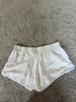 Kurze Stoffhose
