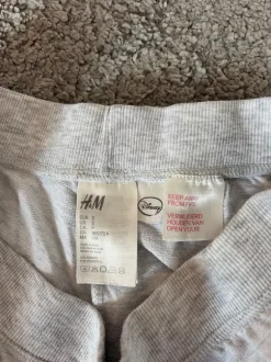 Kurze Stoffhose
