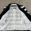 Kurzer Blazer in schwarz weißen Streifen