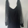Kurzer Jumpsuits mit transparenten Ärmeln