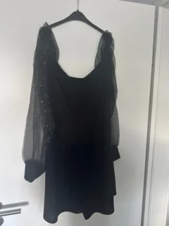 Kurzer Jumpsuits mit transparenten Ärmeln