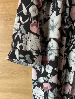 Kurzer Kimono mit Blumenmuster