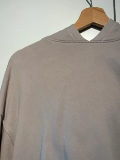 Kurzer Pullover Beige mit Kapuze