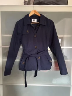 Kurzer Trenchcoat