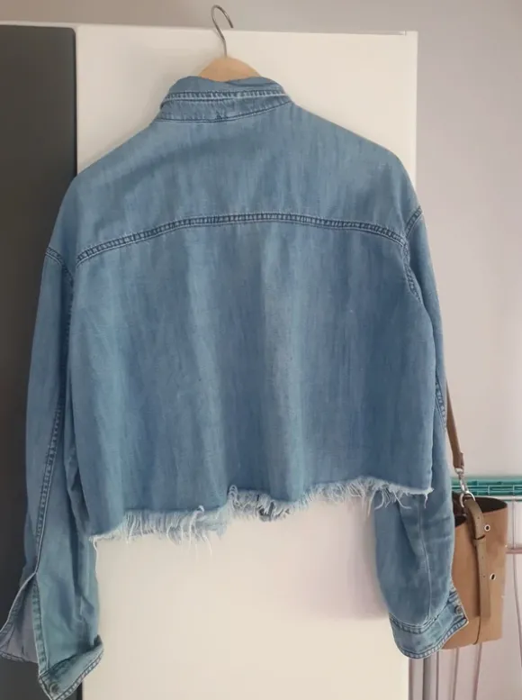 Kurzes Jeanshemd/Jacke