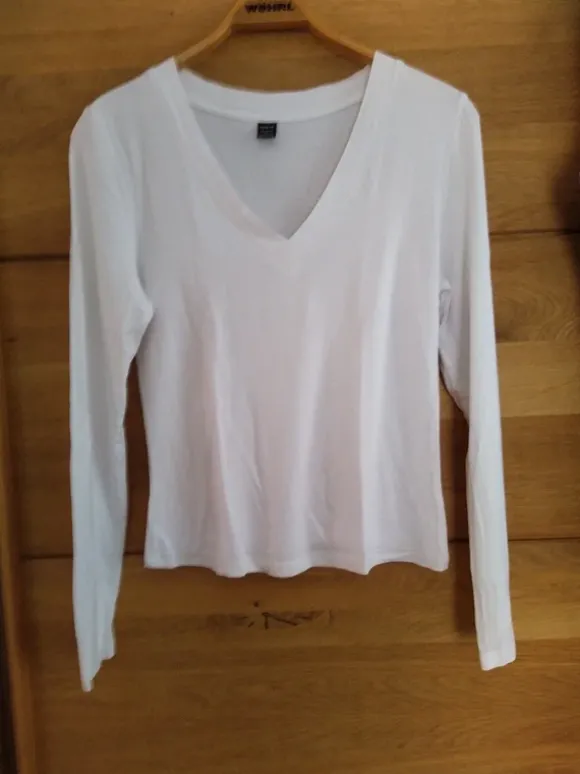 Langarmshirt mit V-Ausschnitt