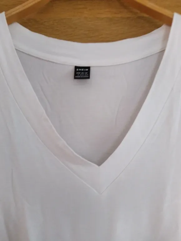 Langarmshirt mit V-Ausschnitt