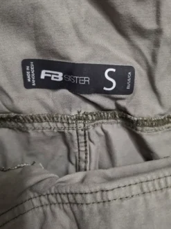 Latzhose für Frauen.
