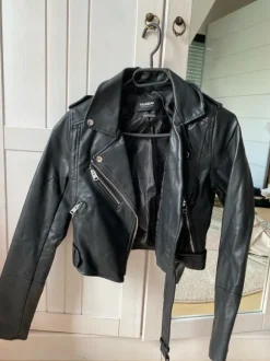 Lederjacke pull and bear