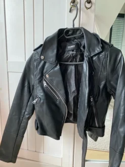 Lederjacke pull and bear