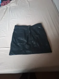 Lederrock H&M fällt aus wie 42