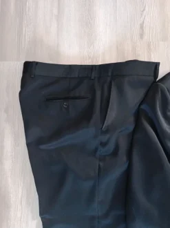Leicht glänzender Anzug schwarz Größe ca 56
