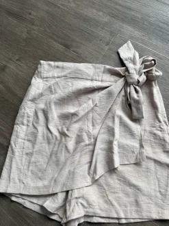 Leinen skort
