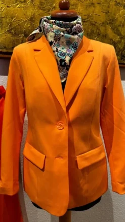 Leuchtender Hosenanzug Orange Gr. 38. Blazer & Hose. Statement Look