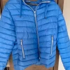 Leuke tussenjas met capuchon