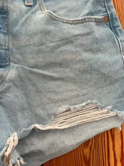 Levi’s 501 Jeansshorts Hellblau Destroyed W31