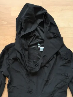 Länger Pullover mit Kapuze und used look