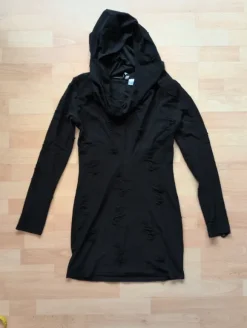 Länger Pullover mit Kapuze und used look
