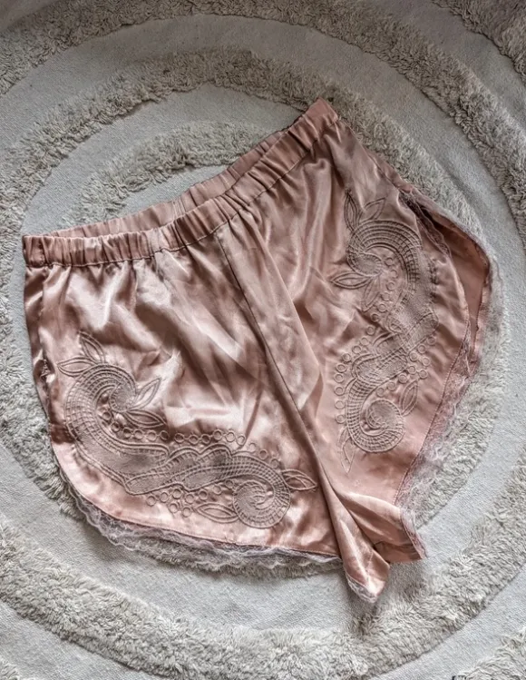 Locker Spitzen Satin Shorts M/38 pastellrosa locker 🩷